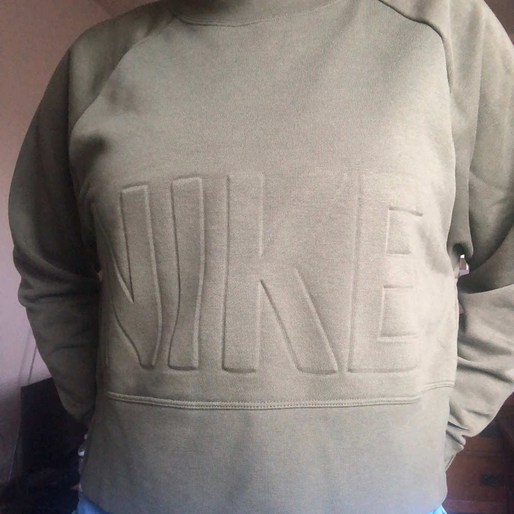 Nike cropped versa pull over